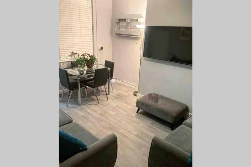 The Terrace Chester, Modern 3 Bed House Bagian luar foto
